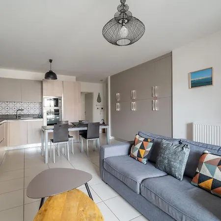 A Avec 2 Chambres, Parking Prive Et Proche Plages - Fr-1-319-16 *