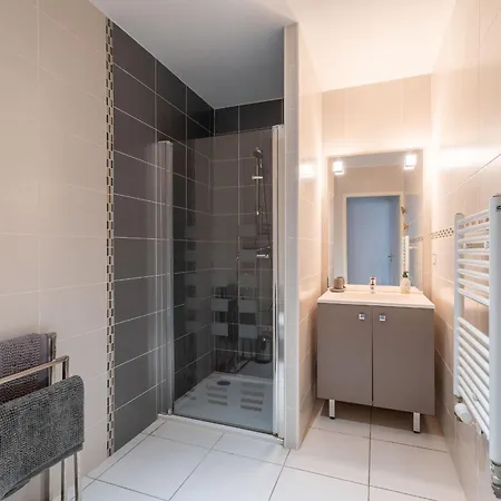 Apartment A Avec 2 Chambres, Parking Prive Et Proche Plages - Fr-1-319-16